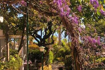 בית מלון כפרי Villa La Brise