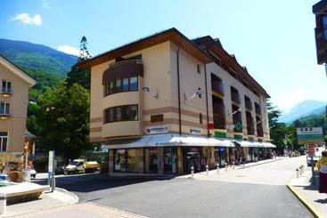 آپارتمانهای توریستها Résidence Le Grand Chalet