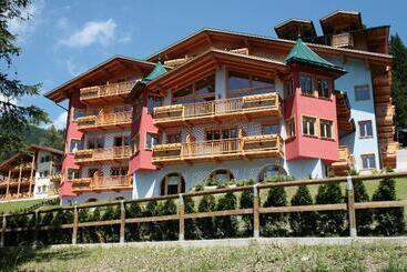 هتل Cristal Palace