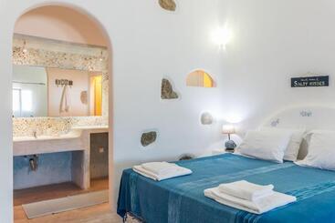 هتل Eleni's Village Suites
