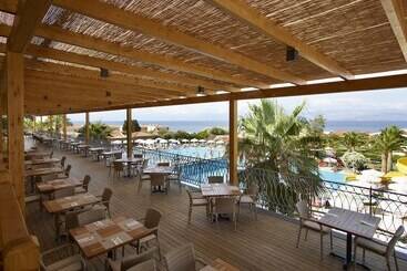 فندق Roda Beach Resort & Spa