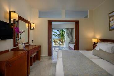 Отель Vantaris Palace