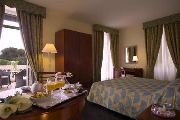هتل Villa Imperiale