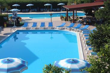 Отель Village & Residence Club Aquilia