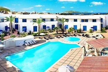 هتل Resort Cala La Luna