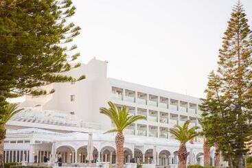 אתר נופש Robinson Kyllini Beach   All Inclusive