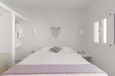 بنسيون Thallos Cave House And Apartments