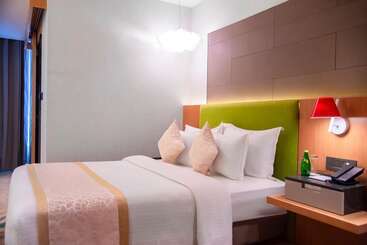 Отель The Regnant