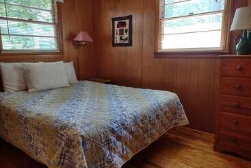 ホテル Cozy Creek Cottages