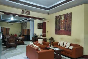 هتل Oyo 90529  Baruga Makassar