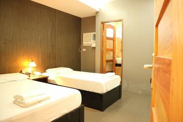 בית מלון כפרי West Gate