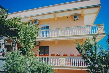 پانسیون Ajdin Apartments