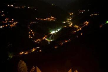 تختخواب و صبحانه Li̇vora Dağ Evleri̇