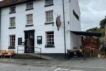 호텔 Old New Inn, Llanfyllin