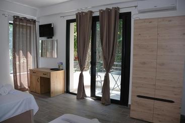 Lungomare Private Rooms