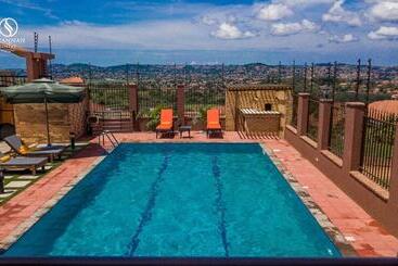 بنسيون Savannah Suites