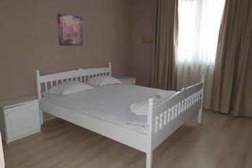 هتل Lotos Apartments