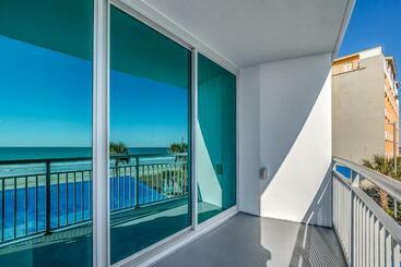 هتل Spectacular Ocean Front Real 1 Bedroom Condo, 2 Ba