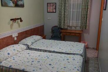 פונדק Pensión Colonia