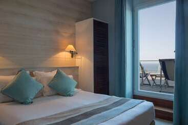 בית מלון כפרי Hôtel Les Costans, The Originals Relais