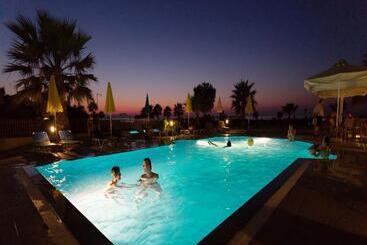 בית מלון כפרי Ilian Beach & Apartments