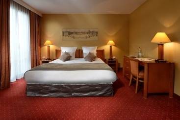 Отель Le Versailles