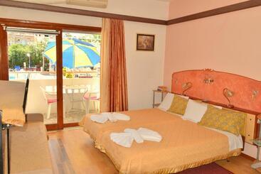 בית מלון כפרי Sun City