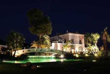 فندق Villa Rota Resort