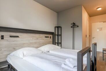 هتل a&o Berlin Hauptbahnhof