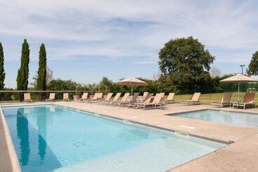 Отель Domaine Du Normandoux, The Originals Relais