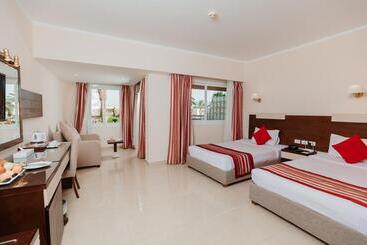 فندق Golden Beach Resort