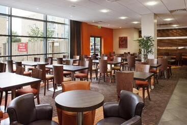 Отель Holiday Inn Express Slough By Ihg
