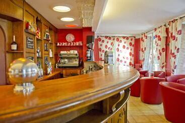 호텔 Hôtel Miléade Méditerranée   Port Fréjus