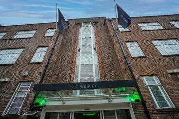 Отель The Wesley Euston