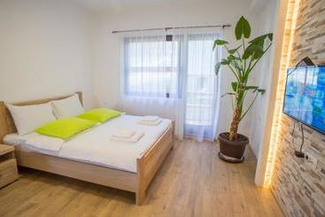 تختخواب و صبحانه Apartmani Albion