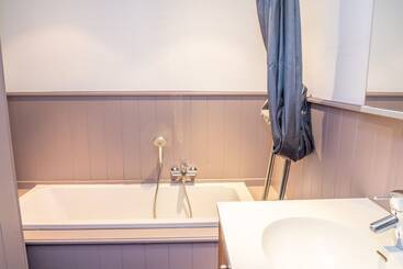 Отель Diane S Cottage