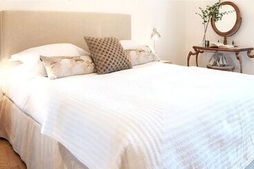 Europa House Apartments