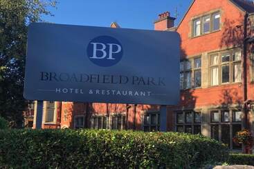 فندق Broadfield Park