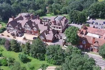 De Rougemont Manor Hotel & Suites