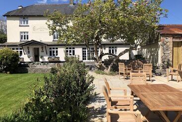 בית מלון כפרי Furzeleigh Mill Inn