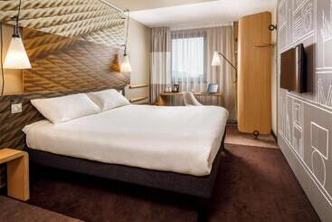 هتل Ibis Birmingham Airport Terminal Building  Nec