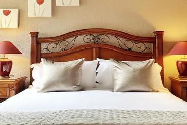 هتل Mallyan Spout