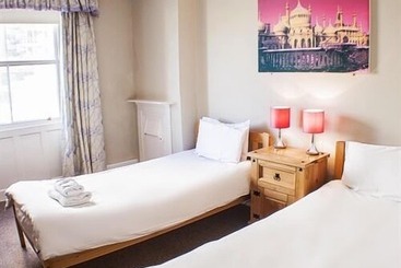 Отель The Queensbury