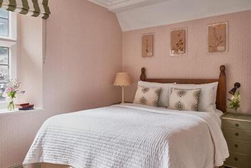 هتل Wildhive Callow Hall