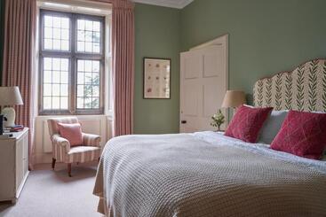 هتل Wildhive Callow Hall