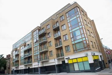 בית מלון כפרי Staycity Aparts Saint Augustine Street