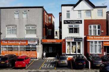 The Sandringham Court Hotel & Apartment With High Speed Wi Fi