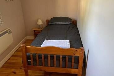 קוטג'' Crug Yr Eryr Isaf