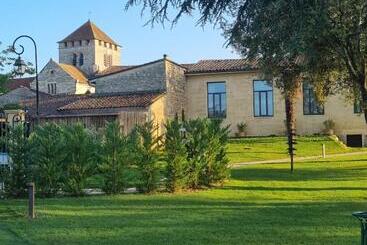 Отель Aux Ducs De Sienne