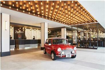 Отель Radisson Red London Gatwick Airport